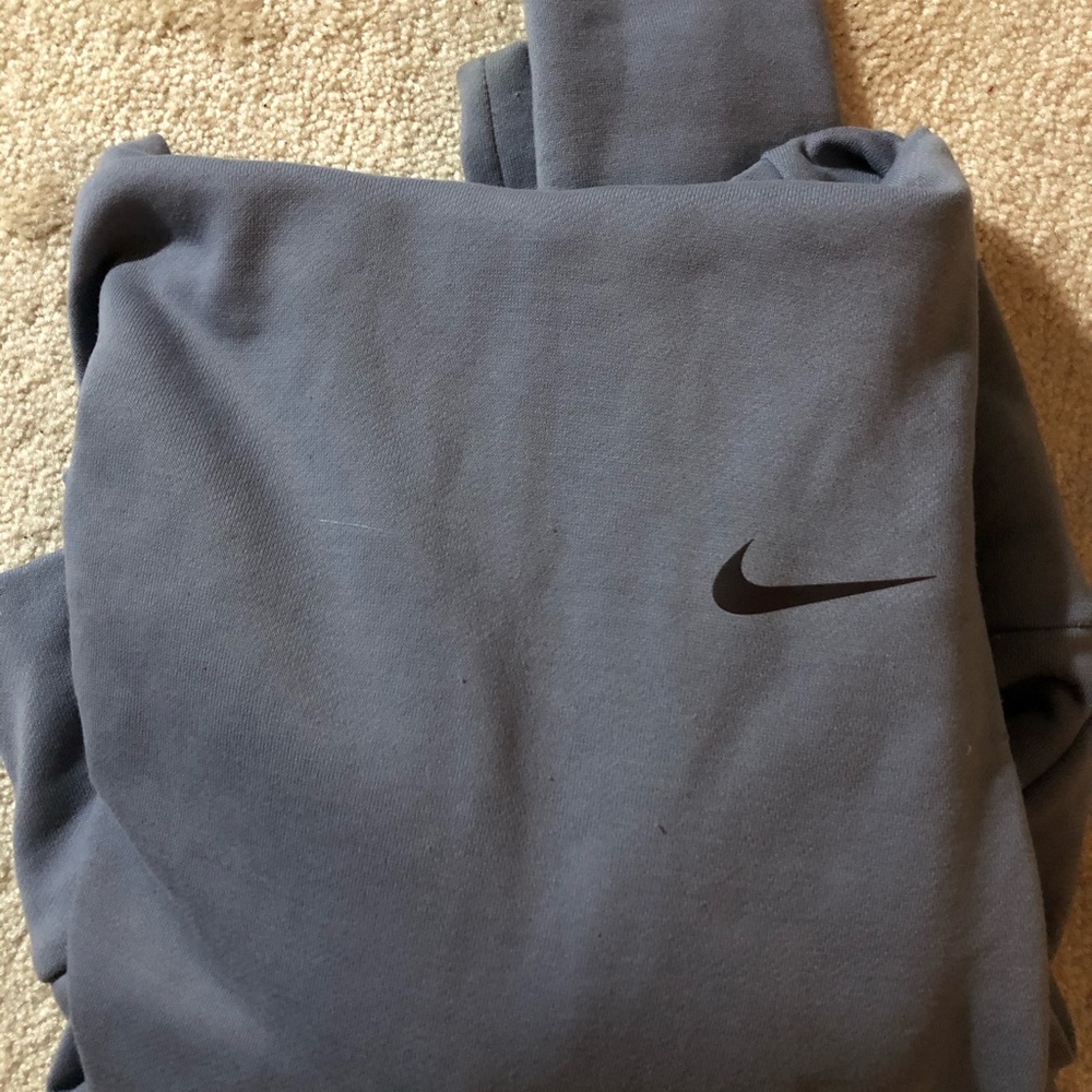 Nike sweatshirt (worn a couple times)